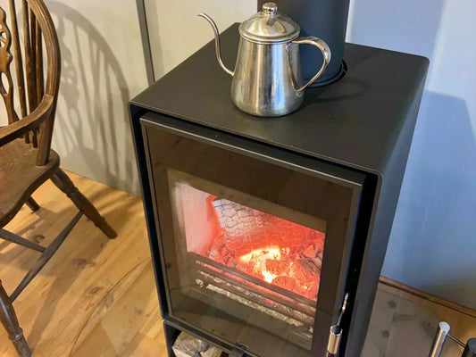 lumo Pomona｜薪ストーブ天板でお湯は沸く？天板温度や離隔距離など