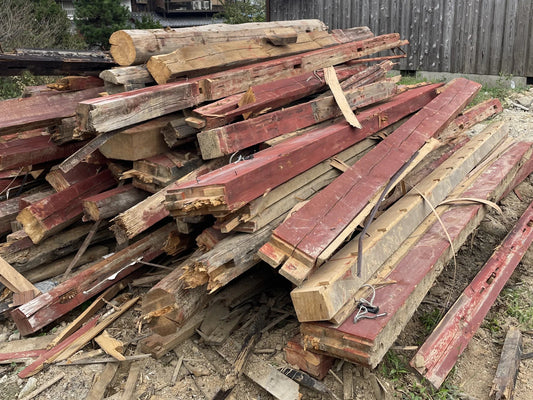 家屋の解体作業で出た廃材