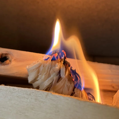 着火剤を使って薪ストーブに点火